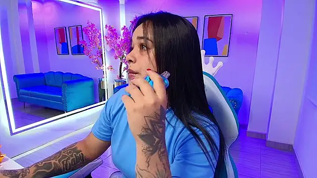 Black roseee online show from 4, 10, 2025