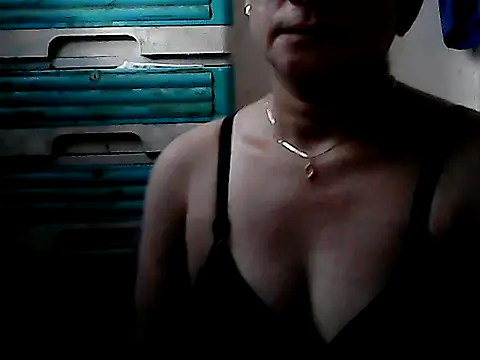 yoursPinayMama1682 online show from 19, 10, 2025