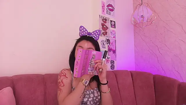 april bennett online show from 3, 11, 2025