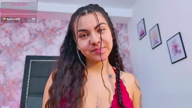 Luna Riddle online show from 28, 9, 2025