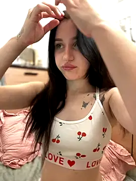 Snapshot of Cuddlies_Lili chatting on 1, 10, 2025 Cuddlies Lili online show from 1, 10, 2025