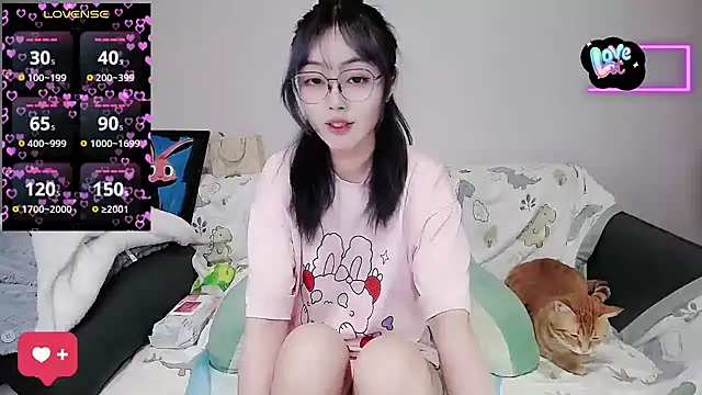 baby-yaya20 online show from 31, 10, 2025