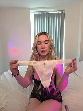 SexySaraxxoo online show from 25, 11, 2025