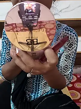 Itz Mayra  online show from 30, 10, 2025