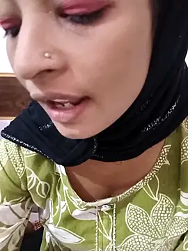 Itz Mayra  online show from 5, 11, 2025