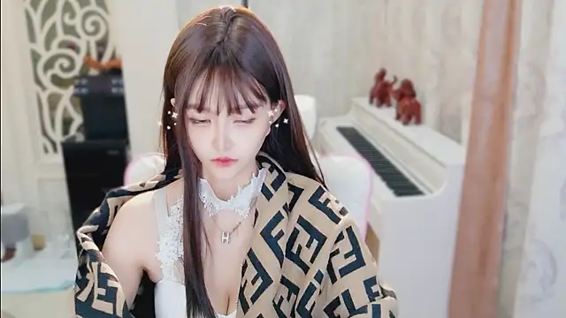 Snapshot of Aurora-77 chatting on 24, 10, 2025 Aurora-77 online show from 24, 10, 2025