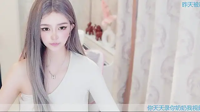 Snapshot of Aurora-77 chatting on 11, 11, 2025 Aurora-77 online show from 11, 11, 2025