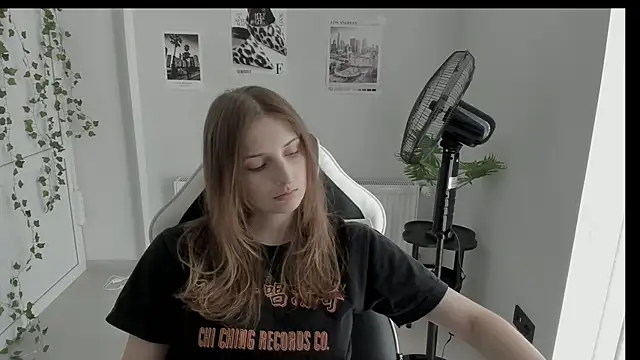 Snapshot of NeyliDream chatting on 18, 6, 2026 NeyliDream online show from 18, 6, 2026