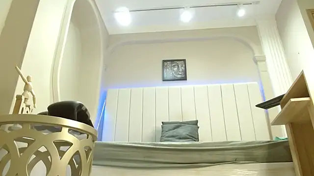 kendra lux1 online show from 5, 1, 2026