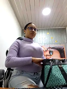 Snapshot of susan_mooree chatting on 5, 1, 2026 susan mooree online show from 5, 1, 2026