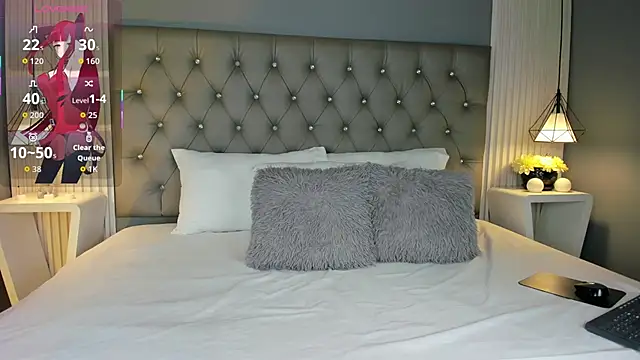 LunaBloomn online show from 15, 11, 2025