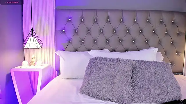 LunaBloomn online show from 11, 3, 2026