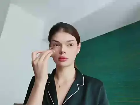 Snapshot of selenatress chatting on 17, 10, 2025 selenatress online show from 17, 10, 2025