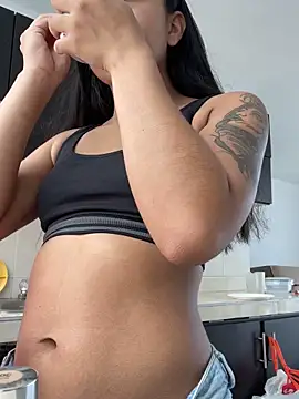 Snapshot of Leslie_Bussh_ chatting on 4, 3, 2026 Leslie Bussh online show from 4, 3, 2026