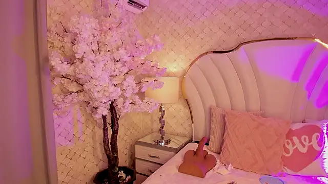 Lauuu2007 online show from 8, 3, 2026