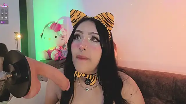 ashlynnlowe  online show from 10, 3, 2026