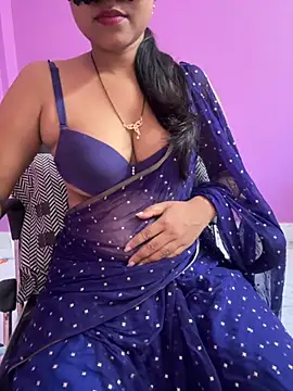 Snapshot of hottylizaa chatting on 15, 10, 2025 hottylizaa online show from 15, 10, 2025