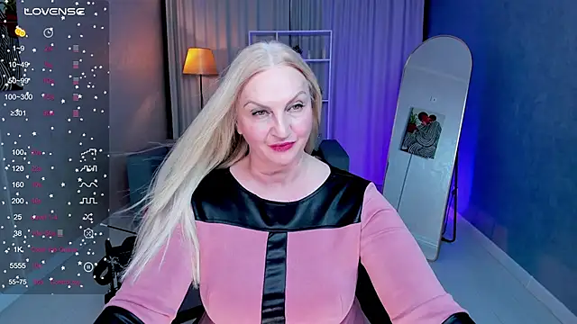 Nina Devillle online show from 25, 11, 2025