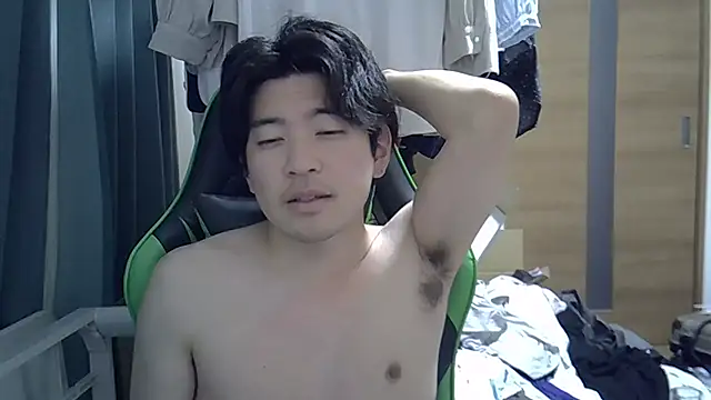 Snapshot of aokunvvv chatting on 7, 10, 2025 aokunvvv online show from 7, 10, 2025
