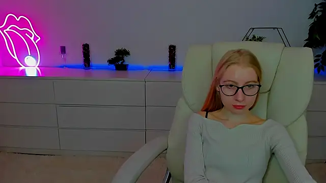 Alina Blonde online show from 8, 10, 2025