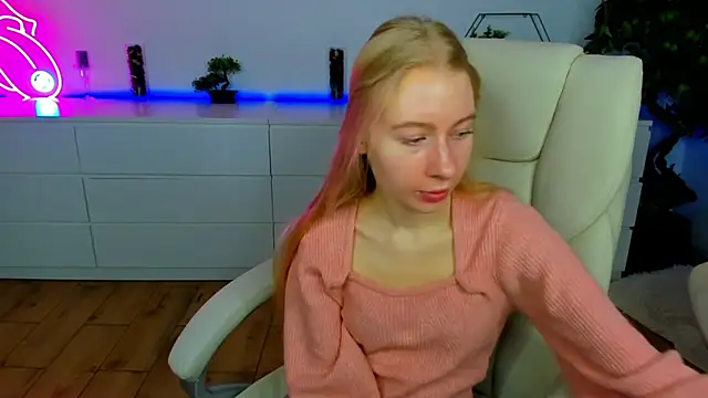 Alina Blonde online show from 12, 11, 2025