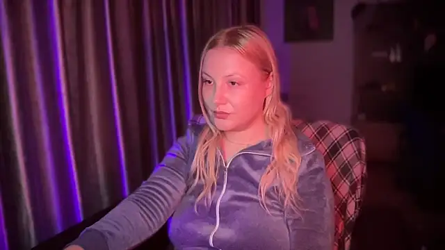 BikiHellena online show from 14, 12, 2025