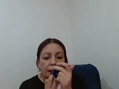 Snapshot of helenn653342 chatting on 7, 10, 2025 helenn653342 online show from 7, 10, 2025