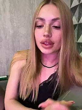 Snapshot of Elizabeth_Tay chatting on 18, 5, 2026 Elizabeth Tay online show from 18, 5, 2026