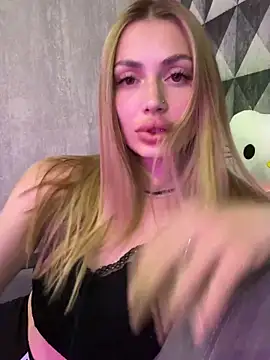 Snapshot of Elizabeth_Tay chatting on 27, 5, 2026 Elizabeth Tay online show from 27, 5, 2026
