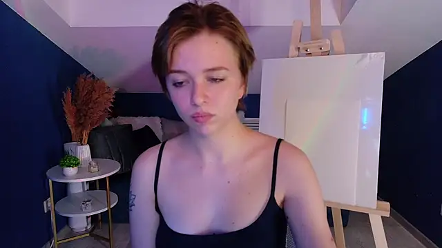 Snapshot of HypeQueen chatting on 5, 10, 2025 HypeQueen online show from 5, 10, 2025