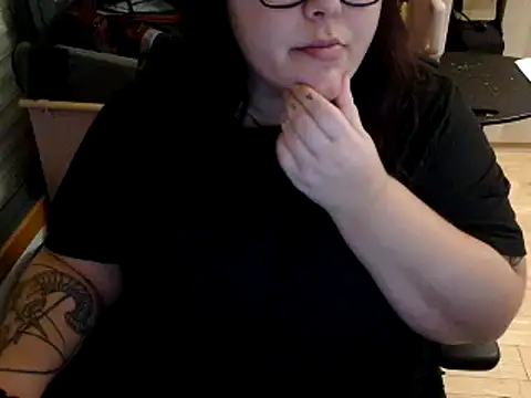 Snapshot of Eli_BBW chatting on 4, 11, 2025 Eli BBW online show from 4, 11, 2025