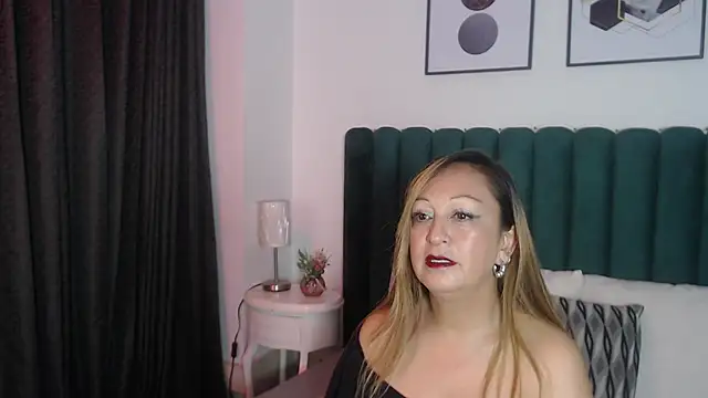 Snapshot of VictoriaQueen_Fg chatting on 22, 9, 2025 VictoriaQueen Fg online show from 22, 9, 2025