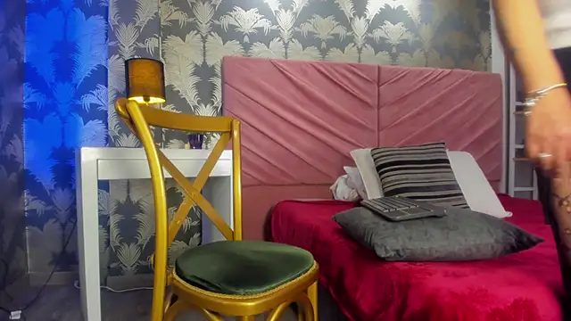 VictoriaQueen Fg online show from 8, 11, 2025