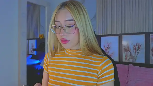 Snapshot of tokyoluu chatting on 3, 10, 2025 tokyoluu online show from 3, 10, 2025