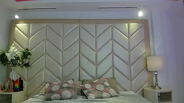 AishaValcazar online show from 28, 2, 2026