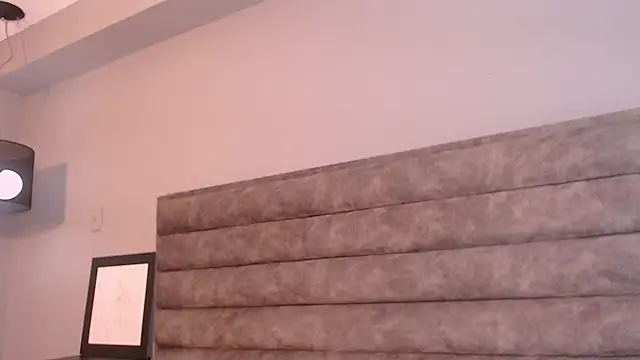 Aliciabloom online show from 4, 10, 2025