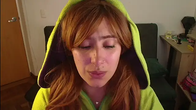 Miacatsito3 online show from 24, 10, 2025