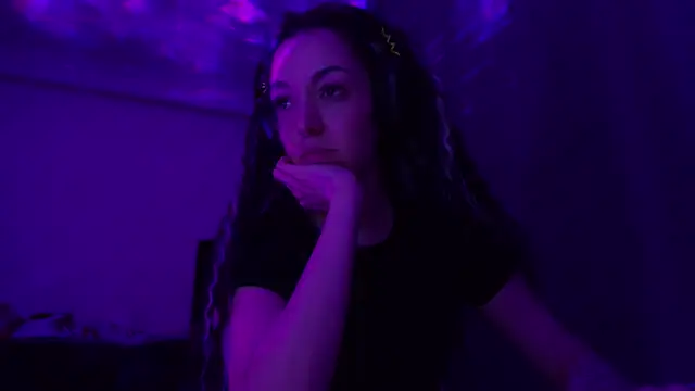 Snapshot of MiaKikki chatting on 23, 10, 2025 MiaKikki online show from 23, 10, 2025