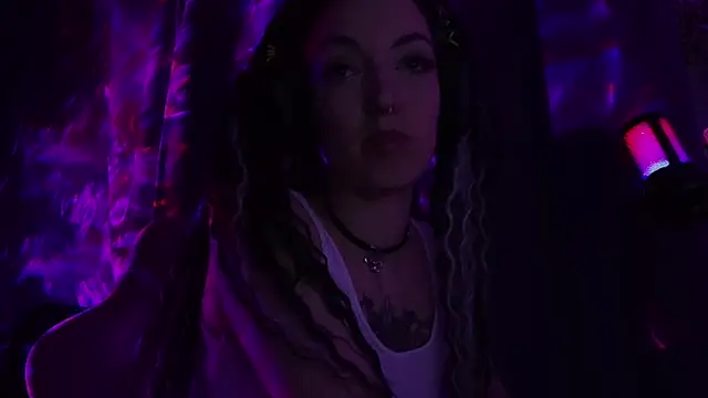 Snapshot of MiaKikki chatting on 28, 10, 2025 MiaKikki online show from 28, 10, 2025