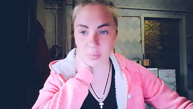 Snapshot of EmmaCat_ chatting on 9, 5, 2026 EmmaCat online show from 9, 5, 2026