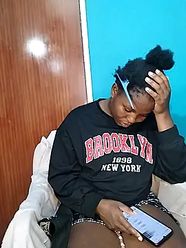 Snapshot of BlondieBitch chatting on 28, 11, 2025 BlondieBitch online show from 28, 11, 2025