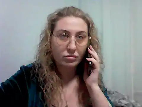 Snapshot of Osyvera chatting on 1, 10, 2025 Osyvera online show from 1, 10, 2025