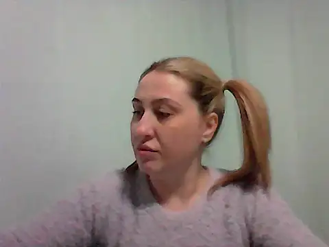 Snapshot of Osyvera chatting on 4, 10, 2025 Osyvera online show from 4, 10, 2025
