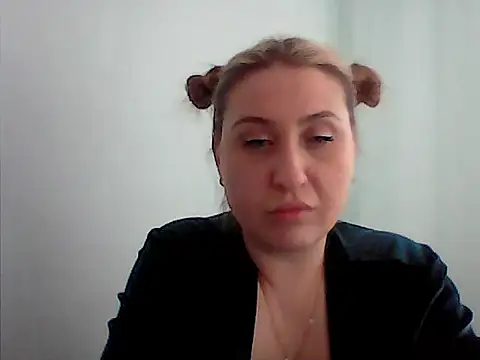 Snapshot of Osyvera chatting on 5, 10, 2025 Osyvera online show from 5, 10, 2025