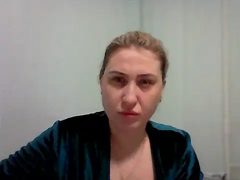 Snapshot of Osyvera chatting on 5, 10, 2025 Osyvera online show from 5, 10, 2025