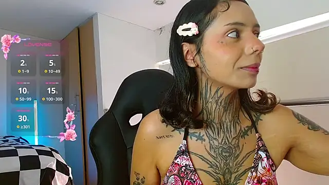 Snapshot of KoraRousee chatting on 18, 12, 2025 KoraRousee online show from 18, 12, 2025