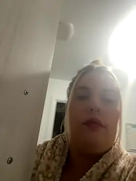Snapshot of curvymilf2000 chatting on 5, 10, 2025 curvymilf2000 online show from 5, 10, 2025