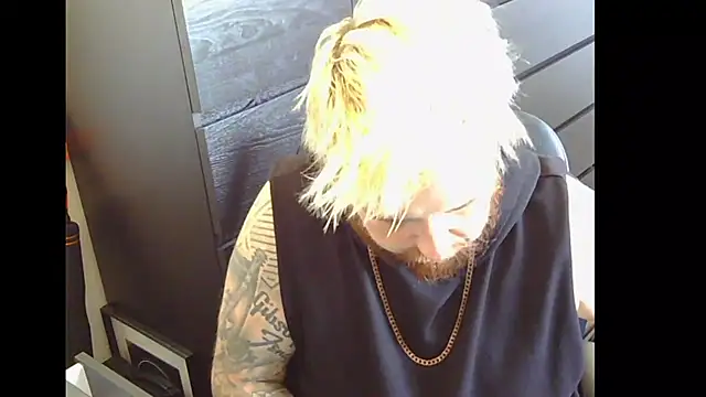 Snapshot of ThatAltGuy chatting on 23, 9, 2025 ThatAltGuy online show from 23, 9, 2025