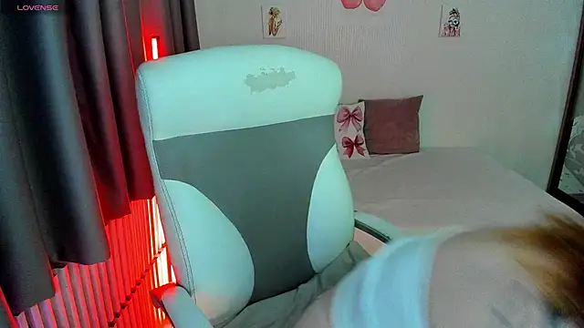 Snapshot of Megancat333 chatting on 28, 9, 2025 Megancat333 online show from 28, 9, 2025