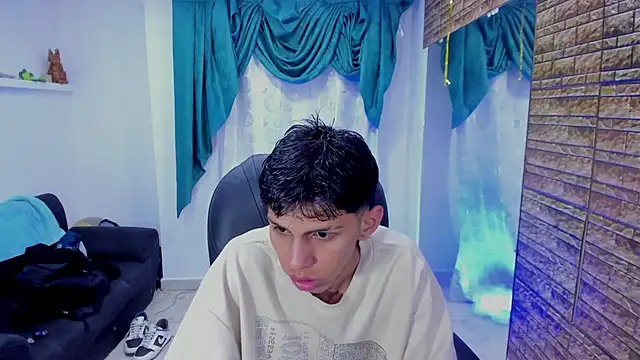 Snapshot of Axeel_Boy chatting on 2, 10, 2025 Axeel Boy online show from 2, 10, 2025